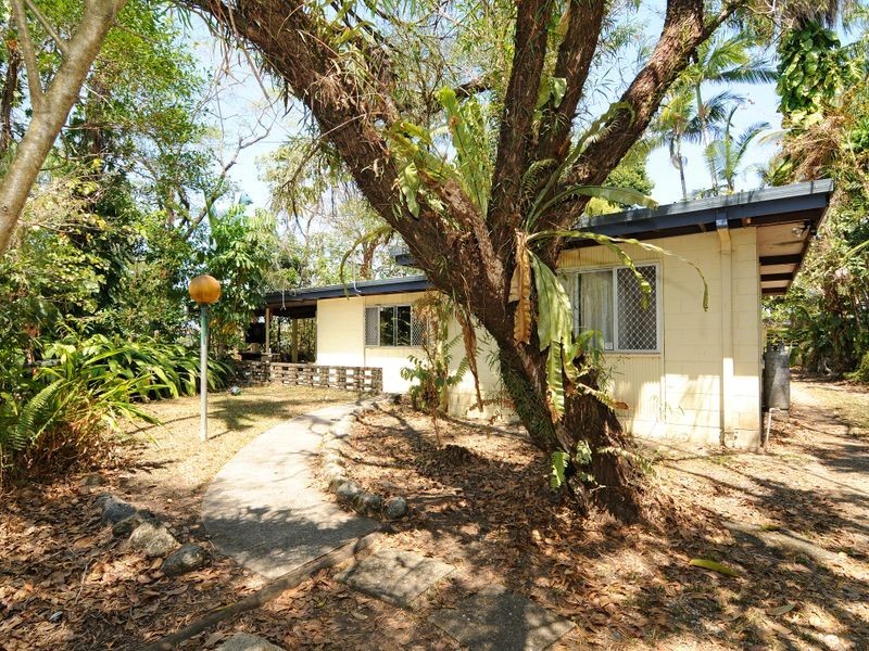 27 Koch Street, Mooroobool QLD 4870