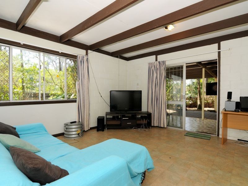 27 Koch Street, Mooroobool QLD 4870