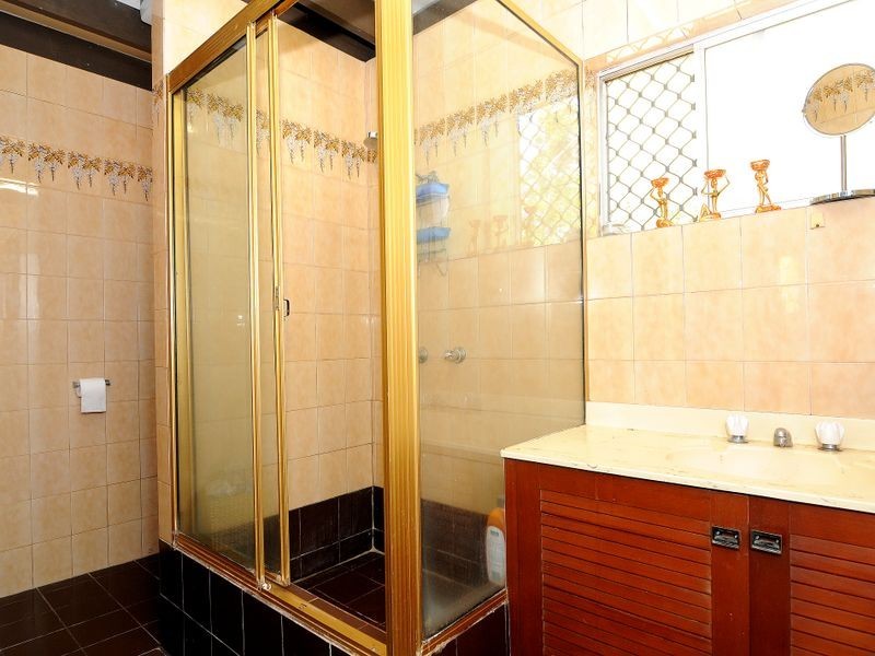 27 Koch Street, Mooroobool QLD 4870