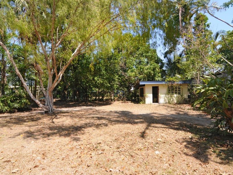 27 Koch Street, Mooroobool QLD 4870
