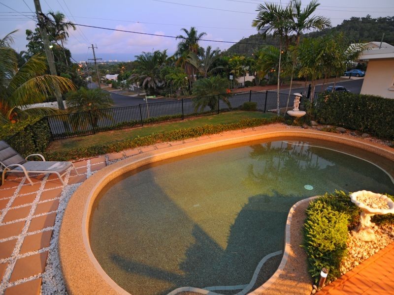 17 Trundle Terrace, Whitfield QLD 4870