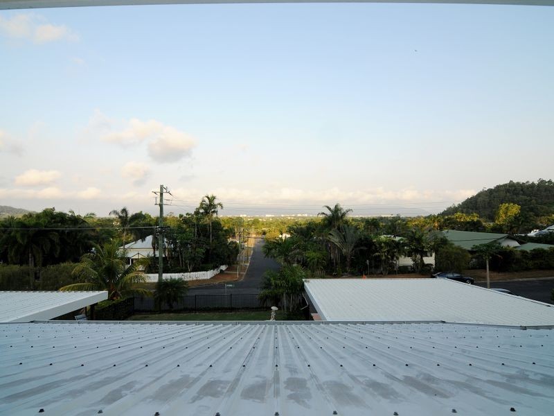 17 Trundle Terrace, Whitfield QLD 4870