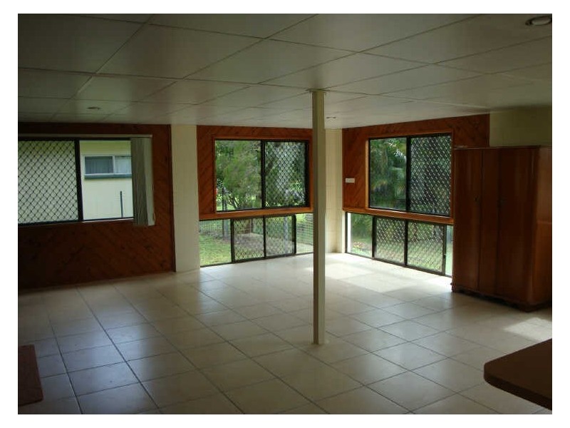 15 Universal Close, White Rock QLD 4868