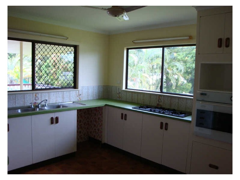 15 Universal Close, White Rock QLD 4868