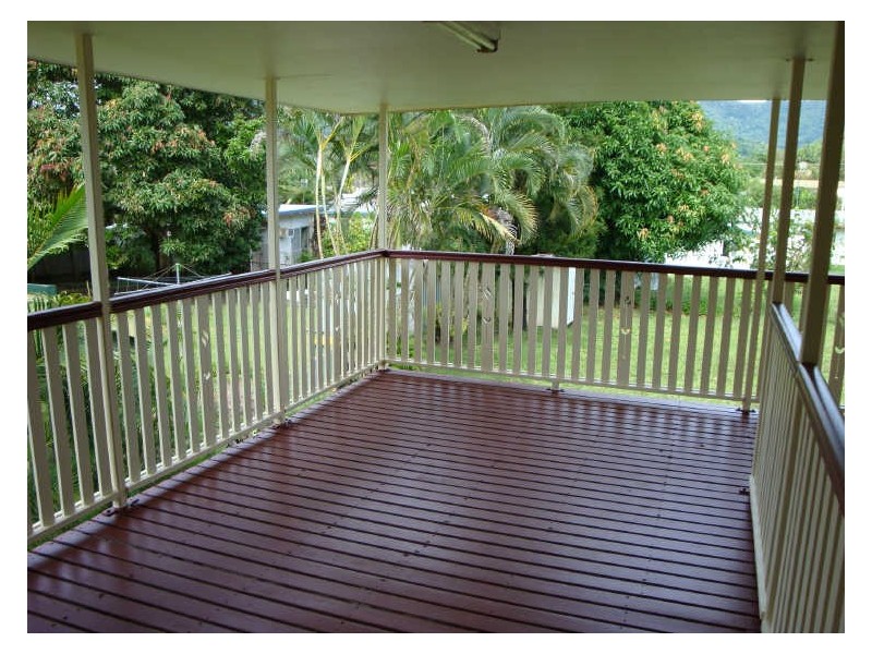 15 Universal Close, White Rock QLD 4868