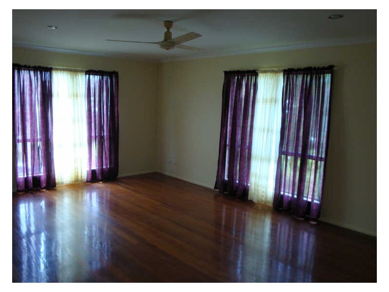 15 Universal Close, White Rock QLD 4868