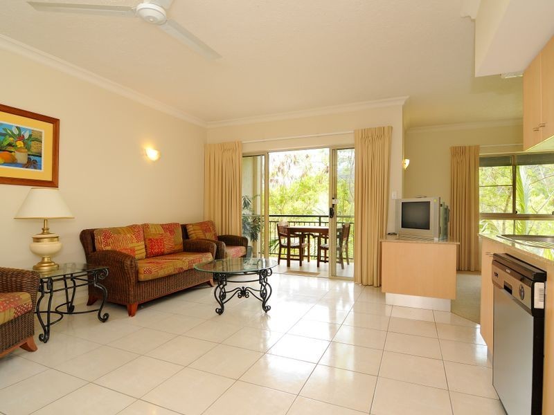 1732/2 Greenslopes Street, Cairns North QLD 4870