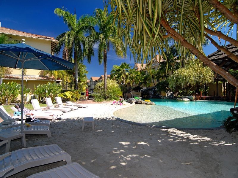 1732/2 Greenslopes Street, Cairns North QLD 4870