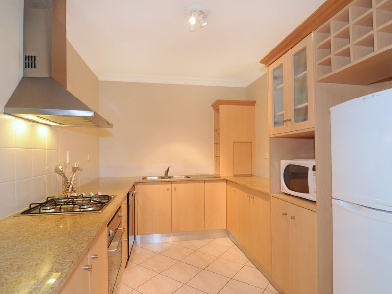 1525/2 Greenslopes Street, Cairns North QLD 4870