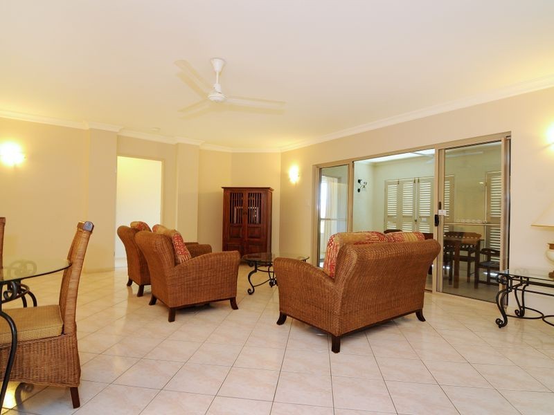 1525/2 Greenslopes Street, Cairns North QLD 4870