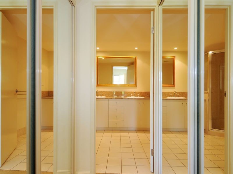 1525/2 Greenslopes Street, Cairns North QLD 4870