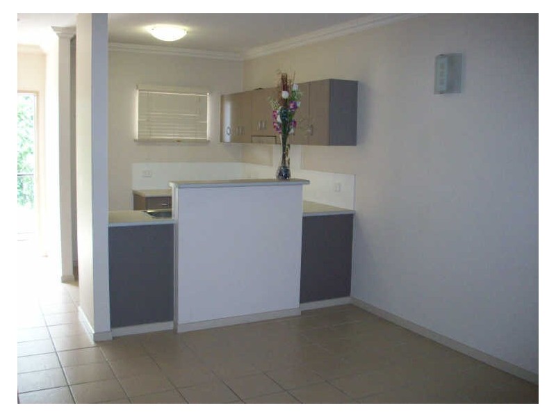 305/6-8 Centenary Close, Manoora QLD 4870