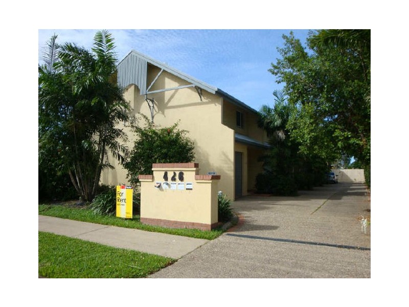 2/426 McCoombe Street, Mooroobool QLD 4870