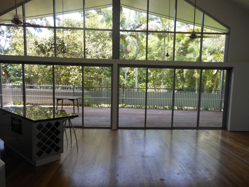 111 Upper Richardson Street, Whitfield QLD 4870