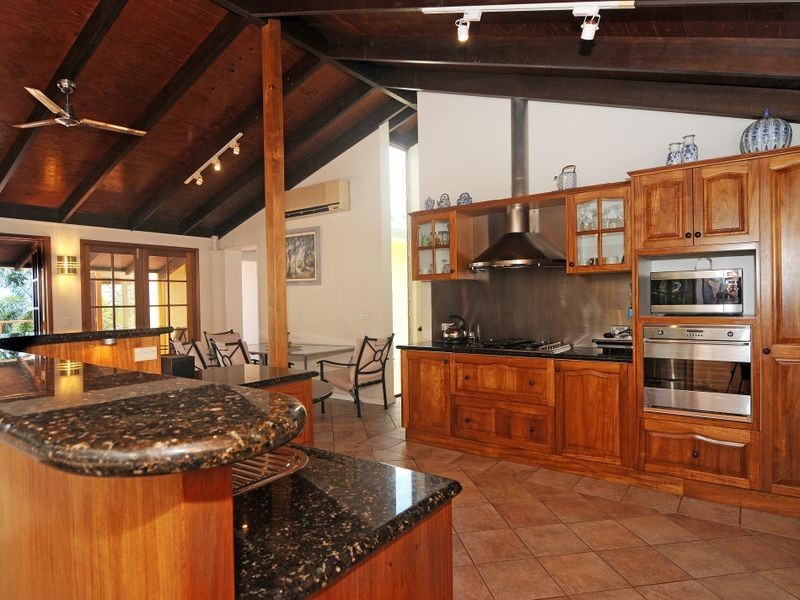 6 Price Close, Edge Hill QLD 4870