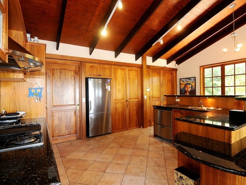 6 Price Close, Edge Hill QLD 4870