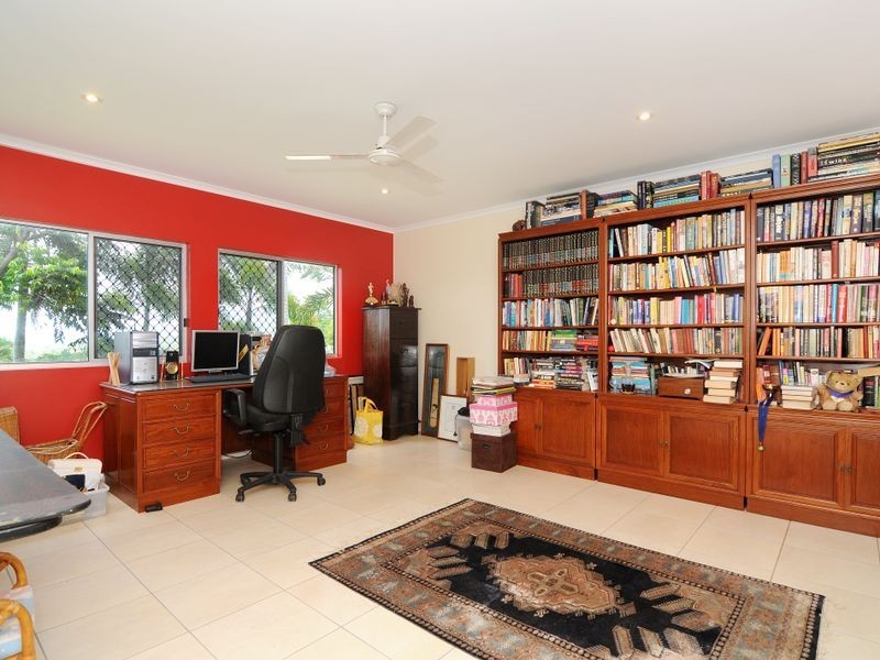 6 Price Close, Edge Hill QLD 4870