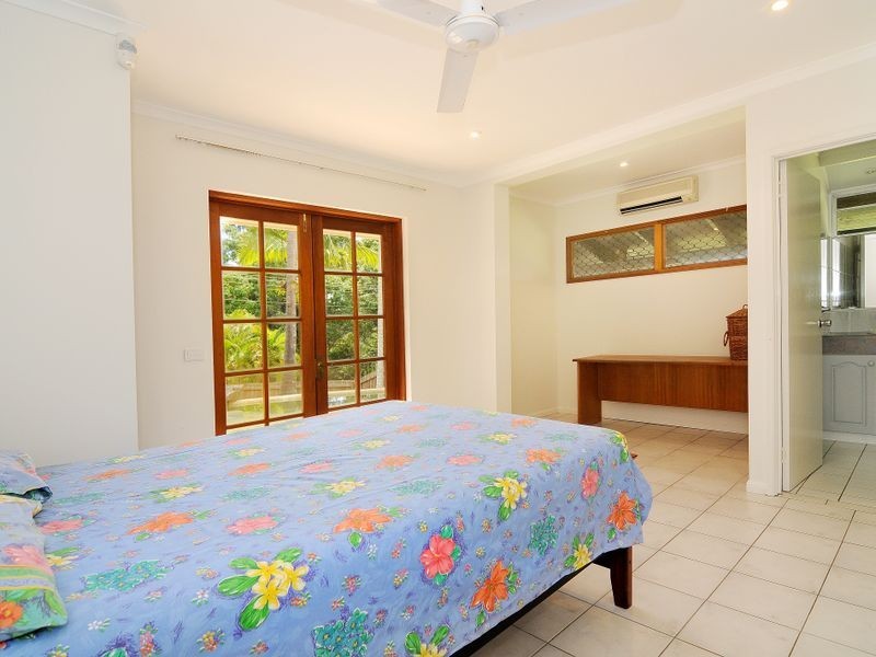 6 Price Close, Edge Hill QLD 4870