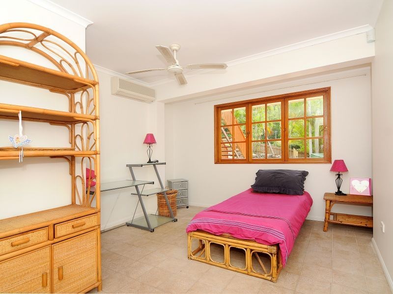 6 Price Close, Edge Hill QLD 4870