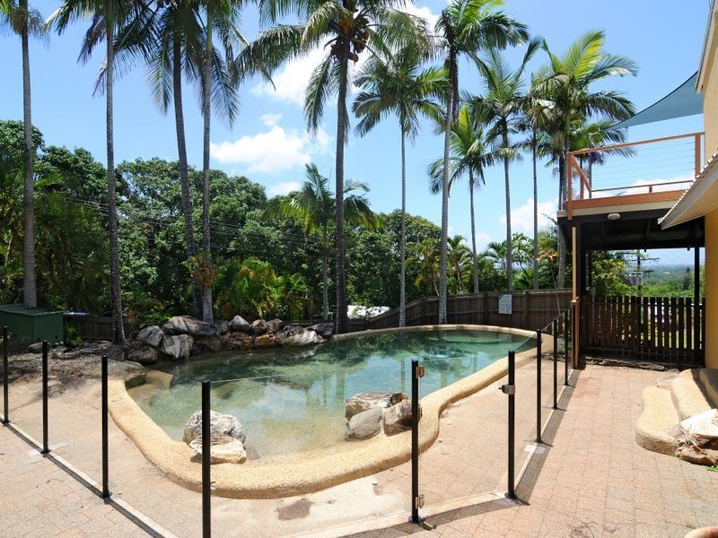 6 Price Close, Edge Hill QLD 4870