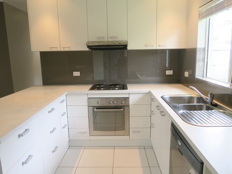 2/4 Mcmanus Street, Whitfield QLD 4870