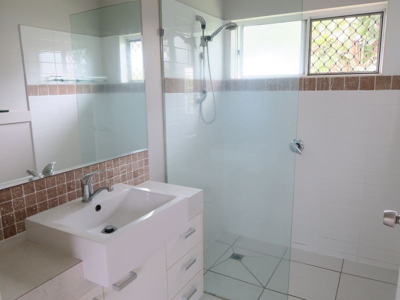 2/4 Mcmanus Street, Whitfield QLD 4870