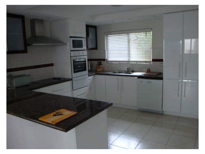 2/106 Digger Street, Cairns North QLD 4870