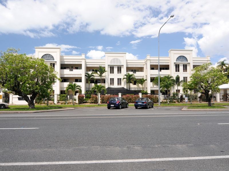 7/304 Lake Street, Cairns North QLD 4870