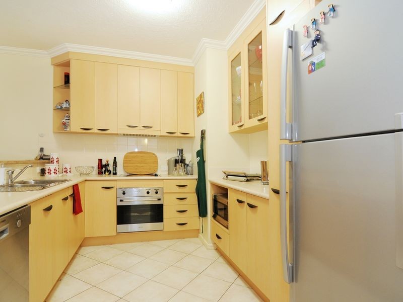 7/304 Lake Street, Cairns North QLD 4870