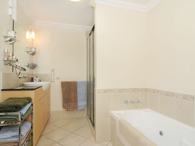 7/304 Lake Street, Cairns North QLD 4870