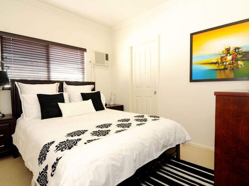 7/304 Lake Street, Cairns North QLD 4870