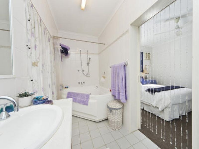 12 Windsor Close, Brinsmead QLD 4870