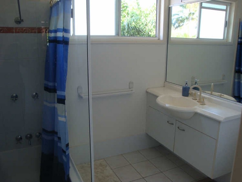 Manoora QLD 4870