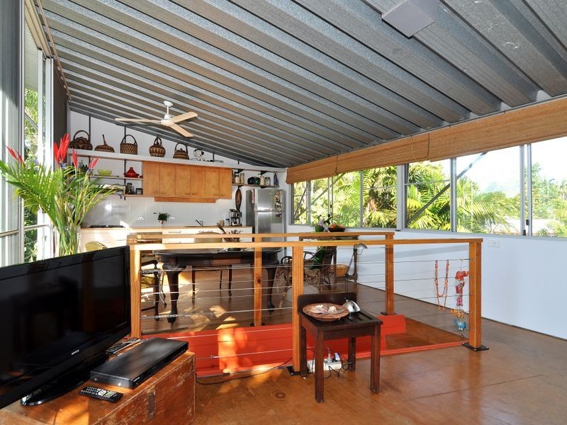 11 Granadilla Street, Holloways Beach QLD 4878