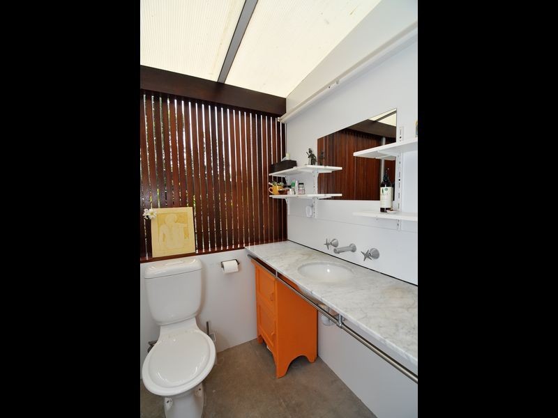 11 Granadilla Street, Holloways Beach QLD 4878