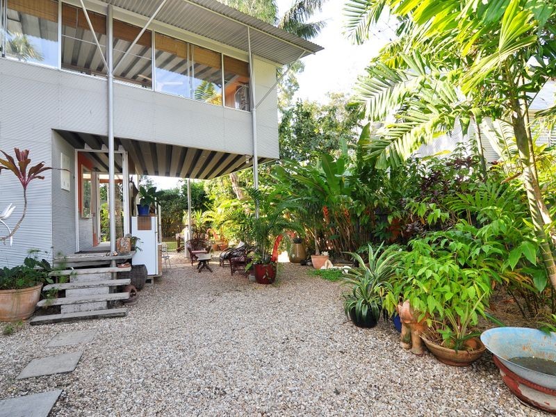 11 Granadilla Street, Holloways Beach QLD 4878