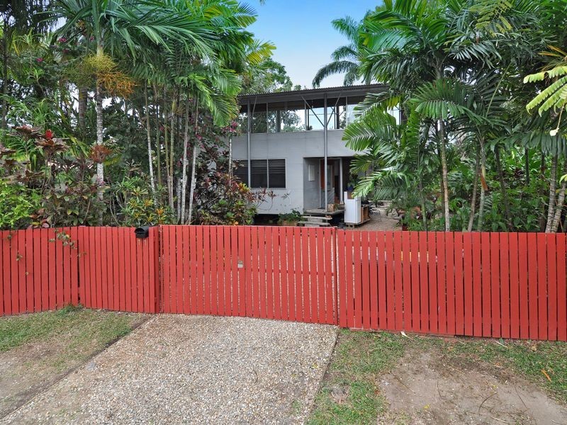 11 Granadilla Street, Holloways Beach QLD 4878