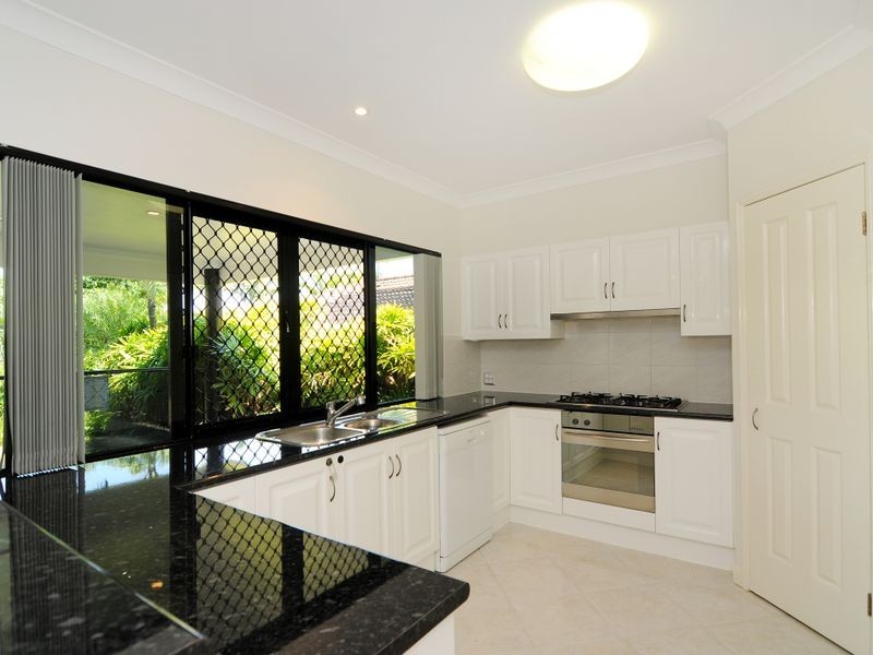 6 Barossa Close, Brinsmead QLD 4870