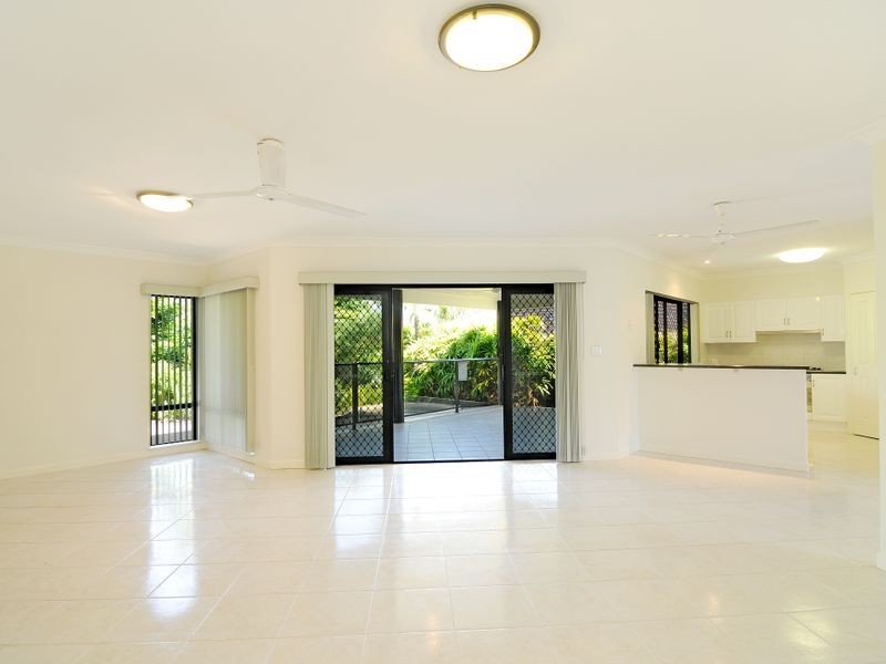 6 Barossa Close, Brinsmead QLD 4870