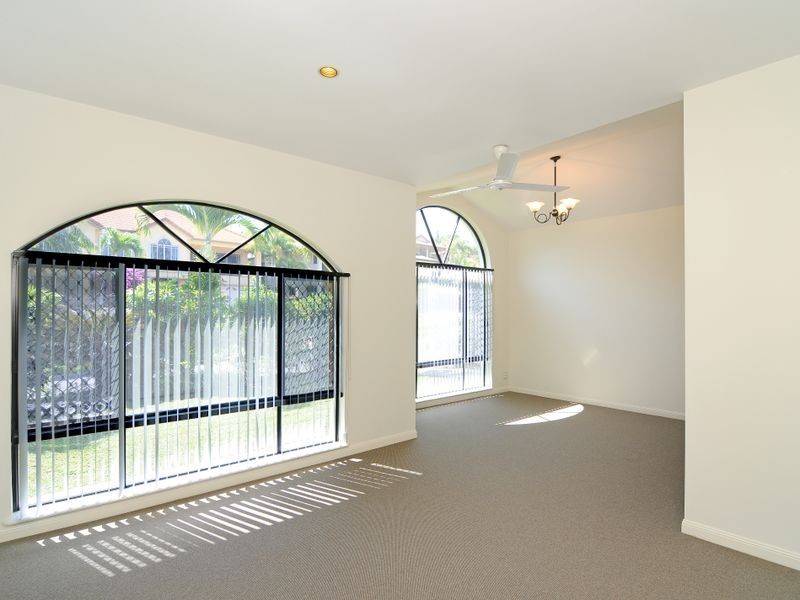 6 Barossa Close, Brinsmead QLD 4870