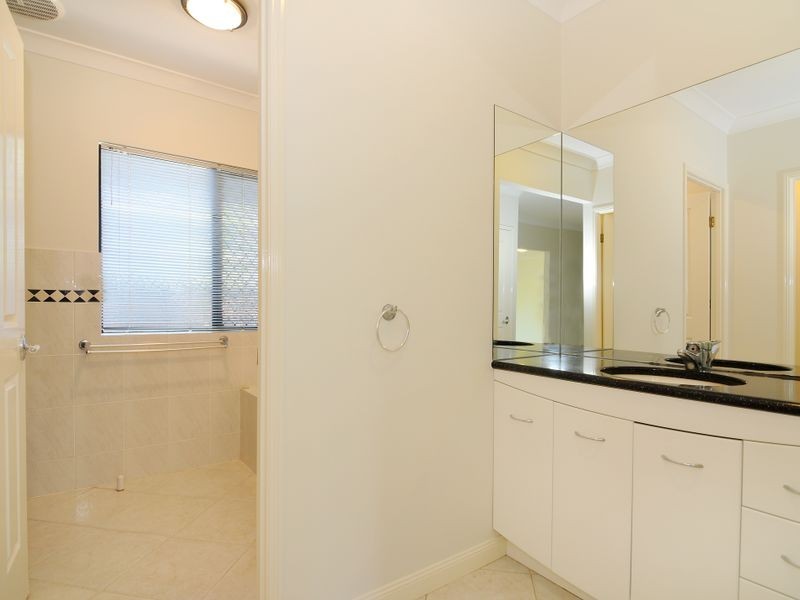 6 Barossa Close, Brinsmead QLD 4870