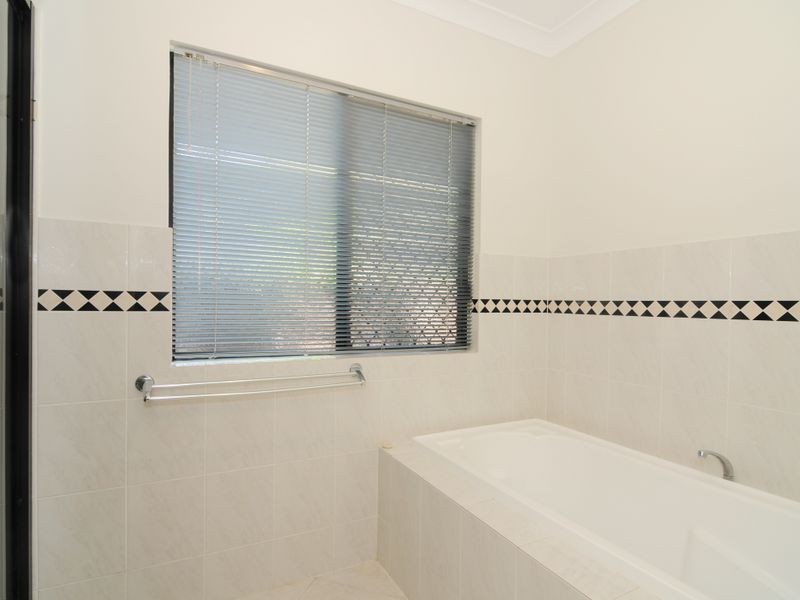 6 Barossa Close, Brinsmead QLD 4870