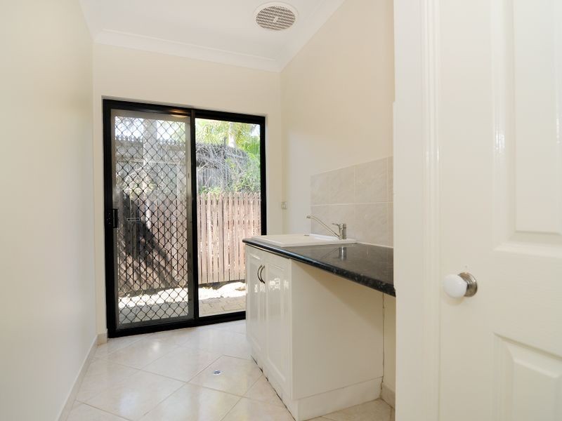 6 Barossa Close, Brinsmead QLD 4870
