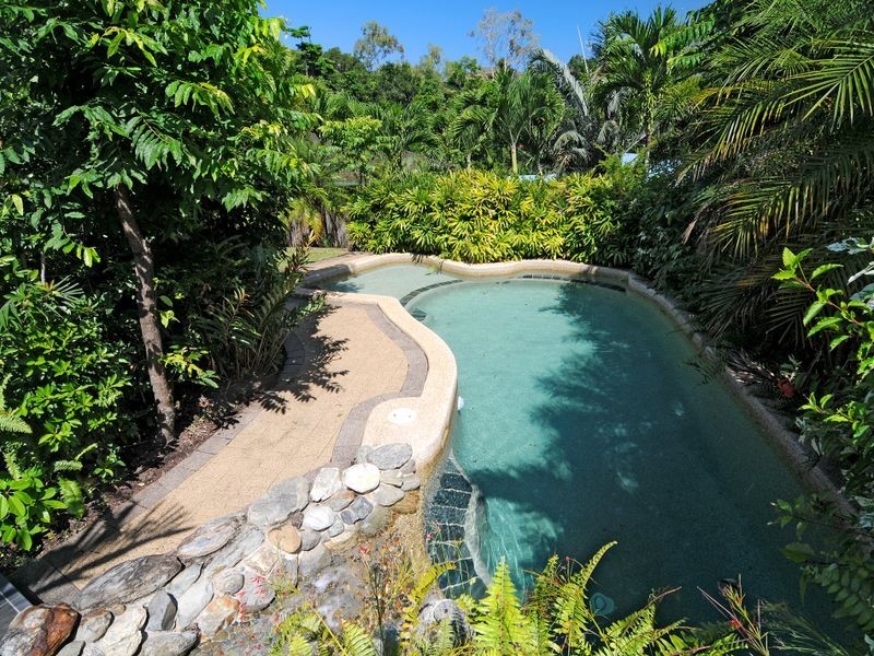 6 Barossa Close, Brinsmead QLD 4870