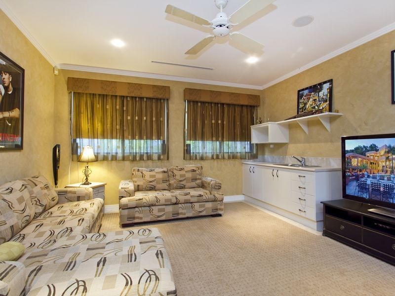 13 Knott Court, Whitfield QLD 4870