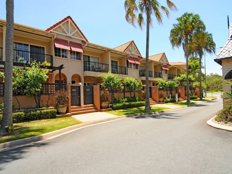 103/2 Greenslopes Street, Cairns North QLD 4870