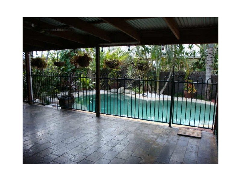 6 Rosewood Close, Redlynch QLD 4870