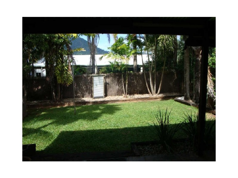 6 Rosewood Close, Redlynch QLD 4870