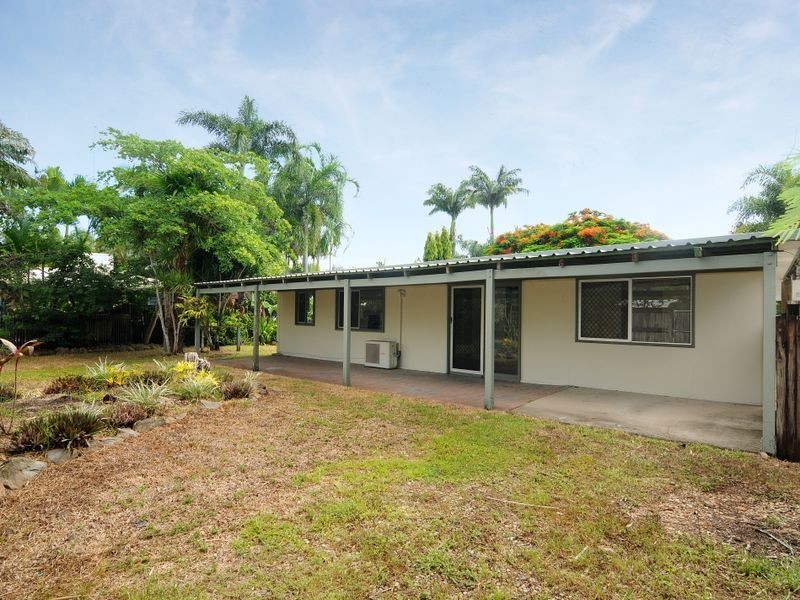 12 Ash Street, Holloways Beach QLD 4878