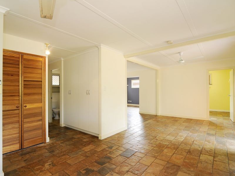12 Ash Street, Holloways Beach QLD 4878